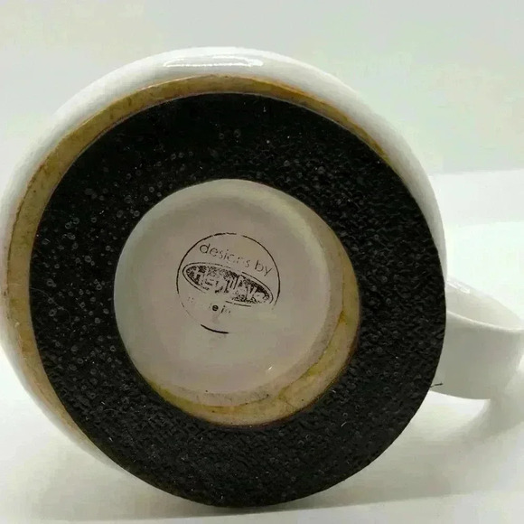 Classic Mickey No Spill Travel Mug With Lid. Designs By Highwave Joe Beene - Picture 7 of 7